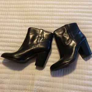 Lovely short boots- like new